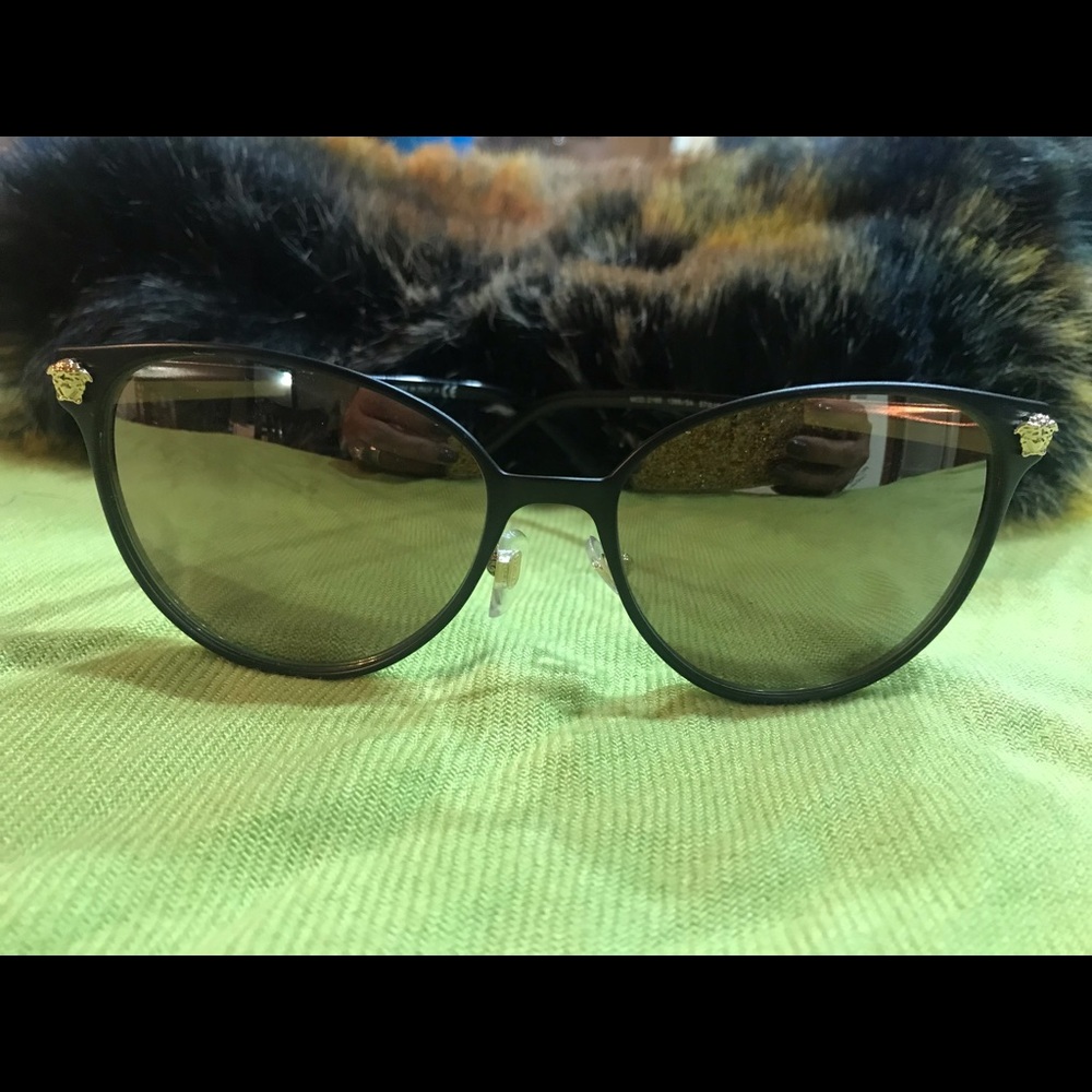 Versace sun glasses - Picture 7 of 8